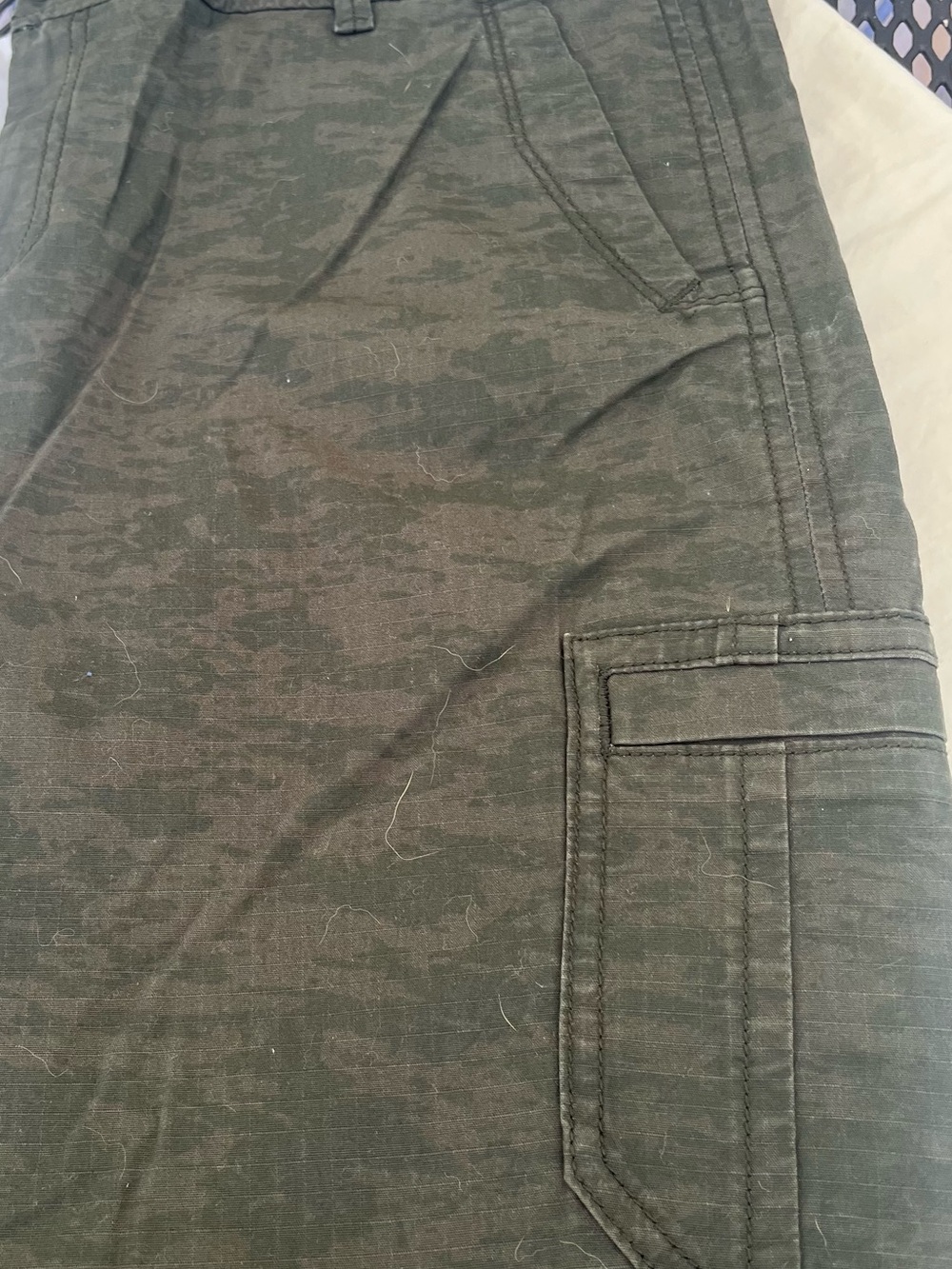 Slightly Curvy Crop Pants - Picture 4 of 10